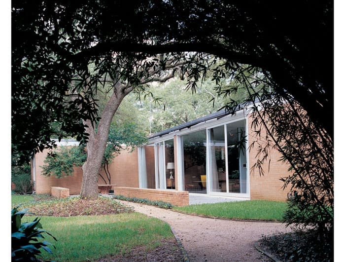 Exterior view of the de Menil house