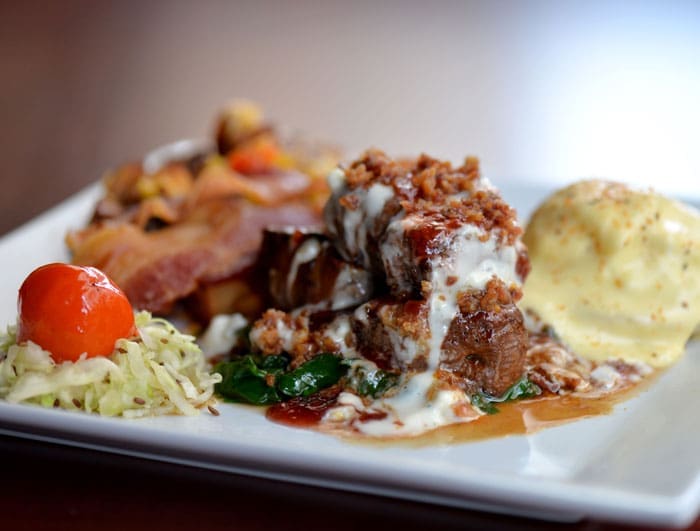 Filet Medallions & Eggs Benedict at Peli Peli. Center Cut Filet Medallions on Bed of Spinach; Eggs Benedict served with choice of Huguenot, Peppercorn,
Garlic Butter or Chakalaka Sauce. 
