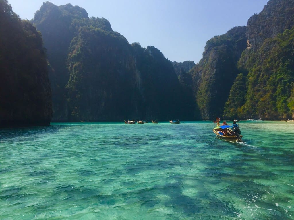 Island tour by speedboat.