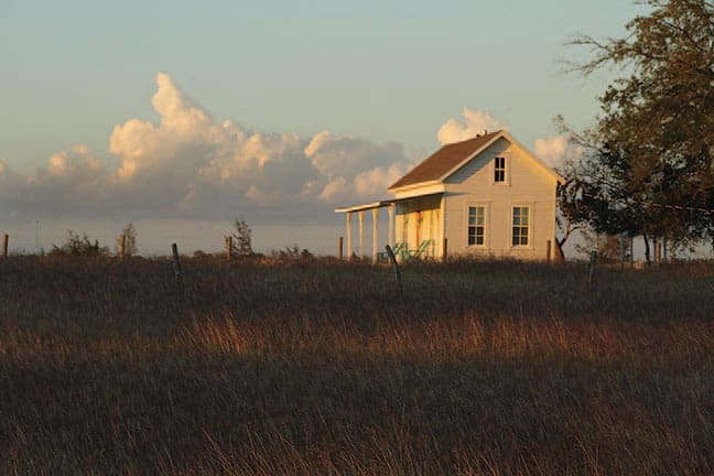 The Red and White Inn and Blackbird Lodging Farm 