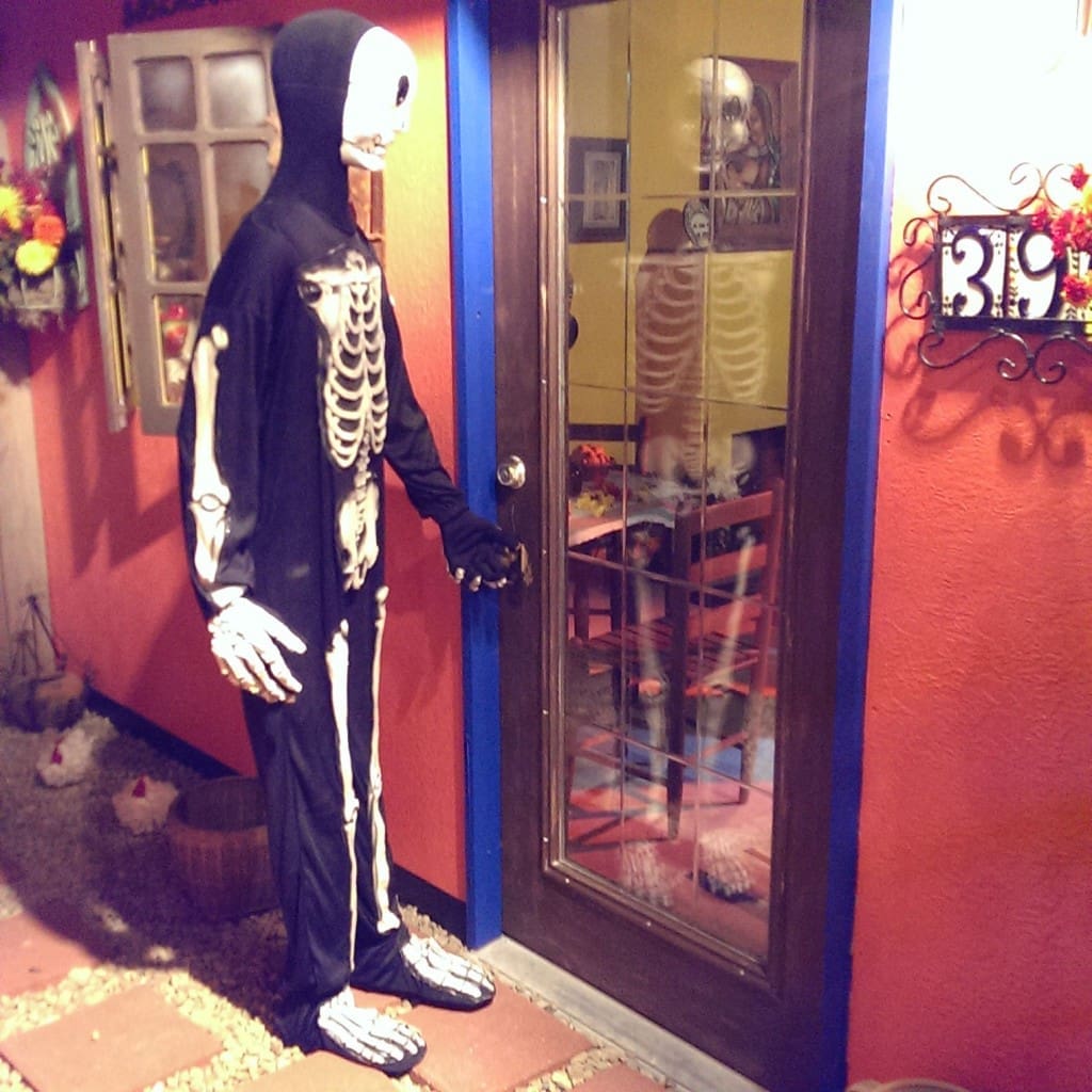 A creepy kitschy vignette at the National Museum of Funeral History. (Photo by Matthew Ramirez)