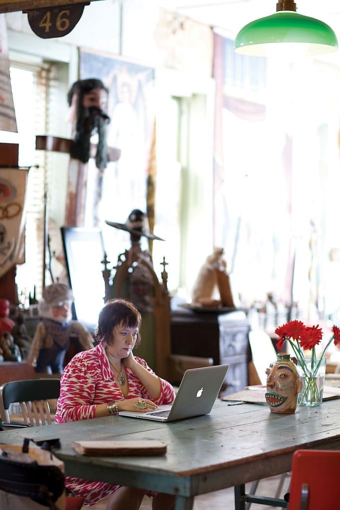 Julie Webb working at
her end of the big green
Texas ranch table, which
has also been the scene
of some wild dinner
parties