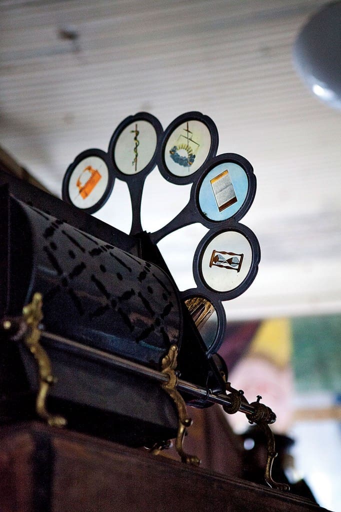 Victoriana such as this circa-1890 magic lantern, a precursor to a Kodak slide projector or latterday
PowerPoint, reigns.
