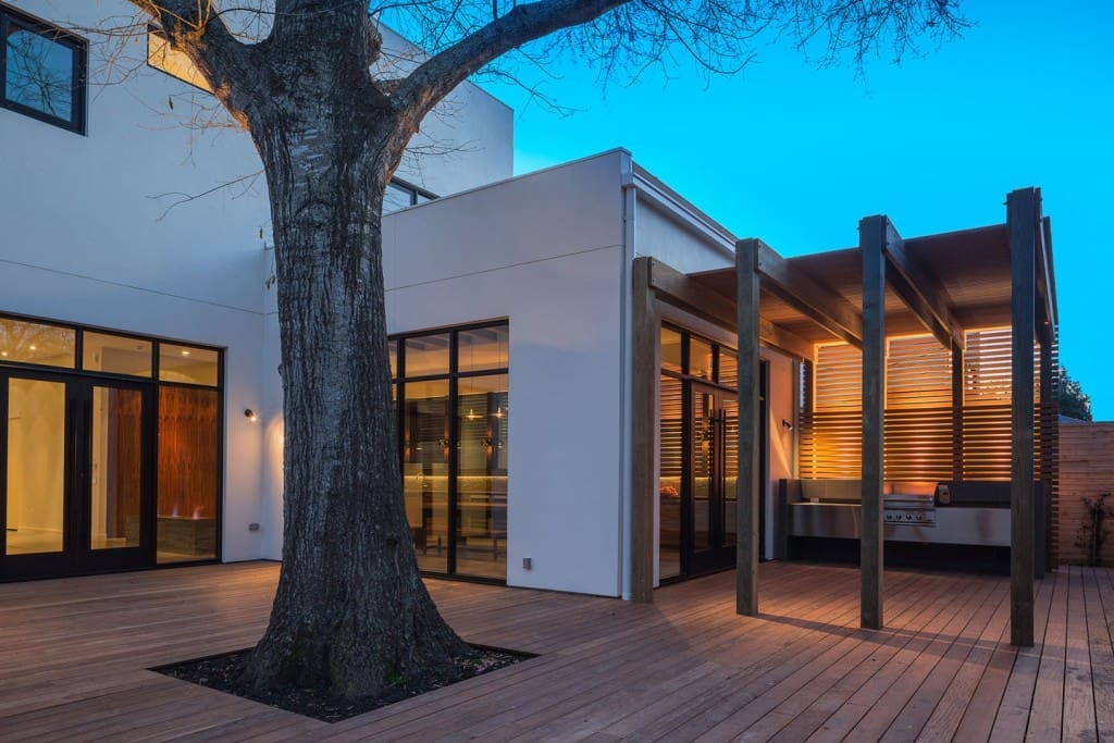 Exterior shot of Carol Barden's House of Light, 3312 University.