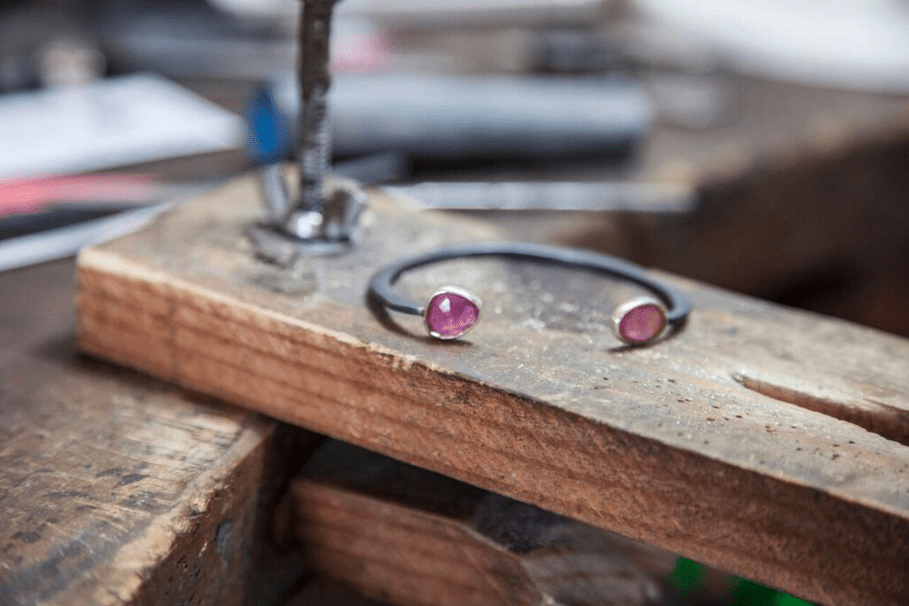 Ishi jewelry sold at Cooperativa 