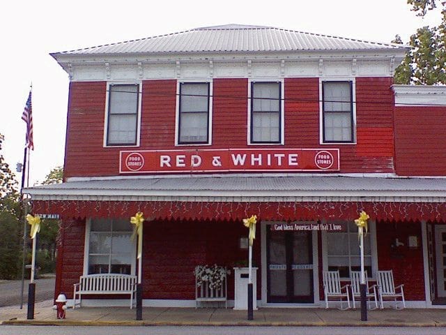 The charming Red & White Gallery in the Hill Country hamlet of Fayetteville — not your usual small-town art stop. 