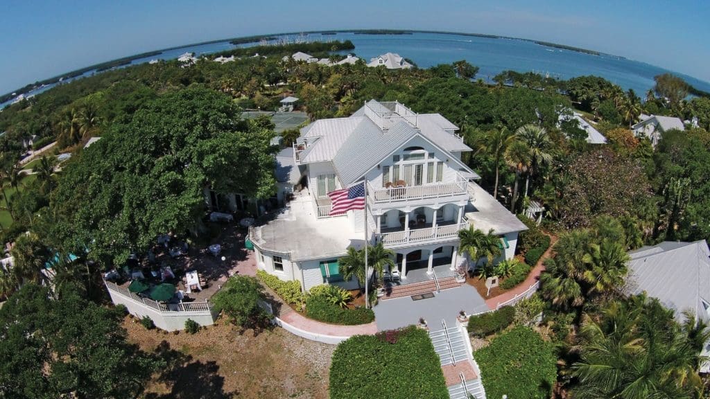 This UnKnown Island Makes for a Great Vacation Escape: No Cars, Lot of Cocktails