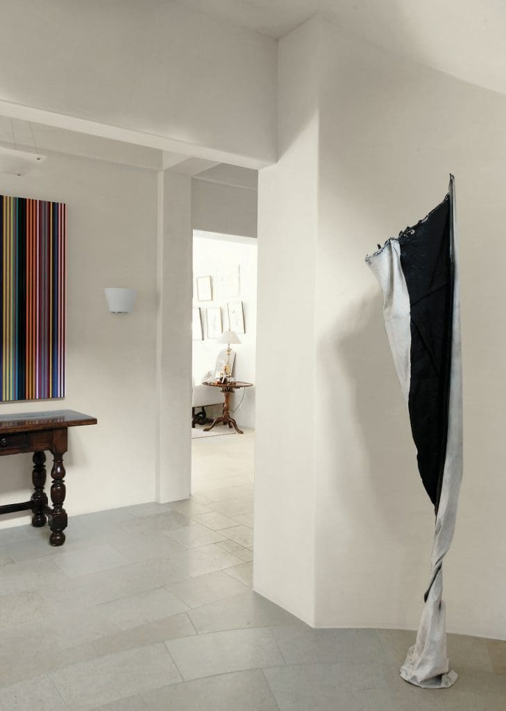 In the foyer, two contemporary works by Houston talents: a Joseph Havel sculpture from Hiram Butler Gallery fills a niche, and a Rob Reasoner painting from McClain Gallery hangs over the 19th-century French console table purchased at the Theta Charity Antiques Show.
