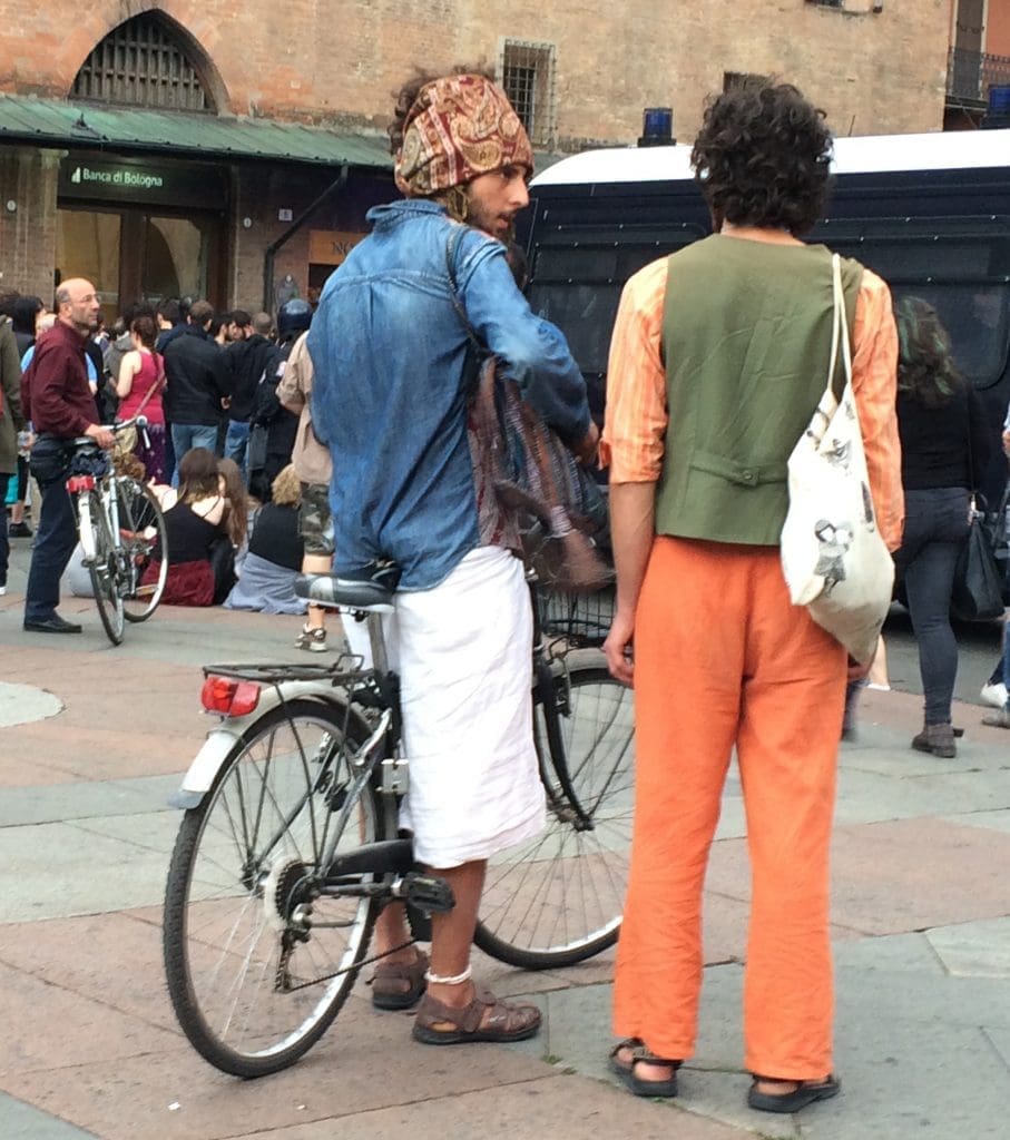 Local chatter in Piazza Maggiore.