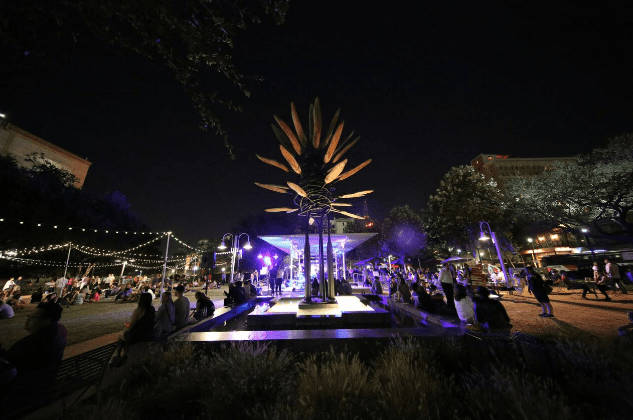 Enjoy a starlight spooky night with the family or out with your friends at the Historic District. 