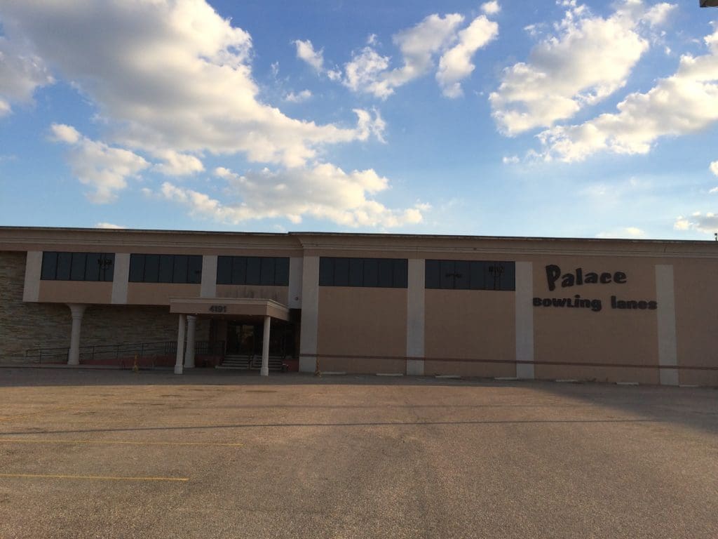 Palace Lanes, one of Houston's oldest bowling alleys, only has an empty parking lot now. There are no signs of any reopening activity.