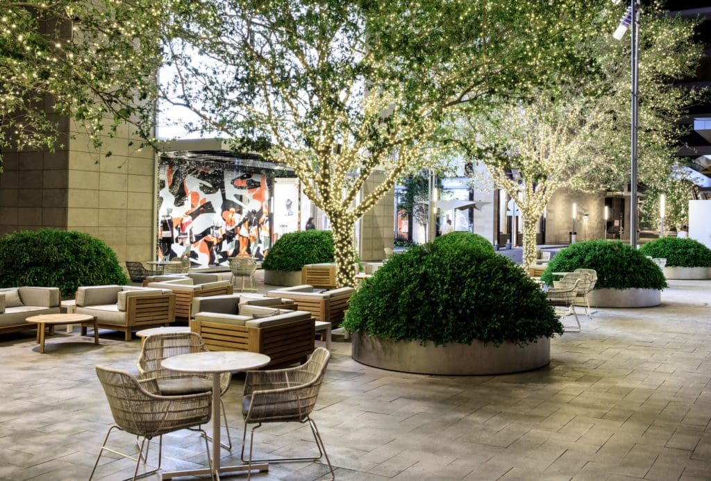 River Oaks District Plaza will be hopping this week with Super Bowl parties.