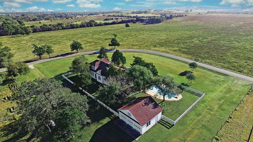 4200 Randle Hill Road in Brenham, Texas