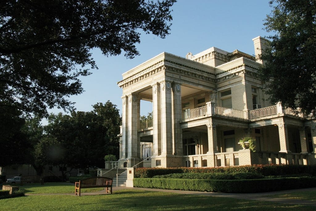 The Link-Lee Mansion