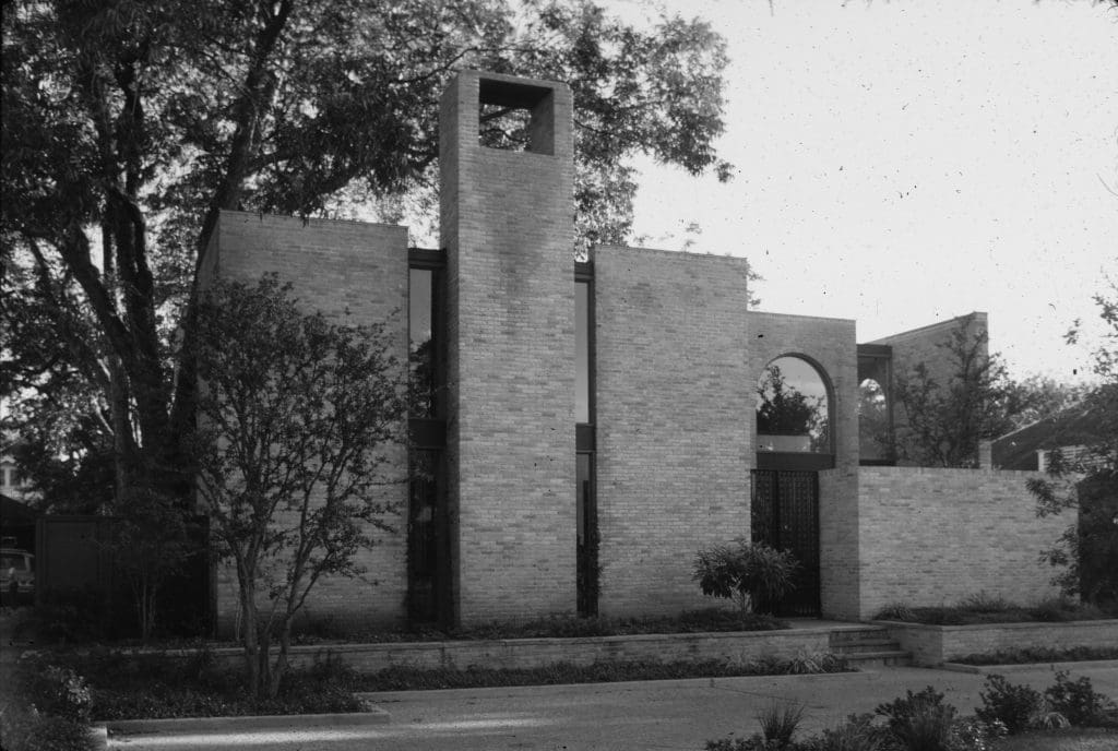 The Sowell house in Dallas by architect Frank Welch. Photo courtesy of TCU Press.