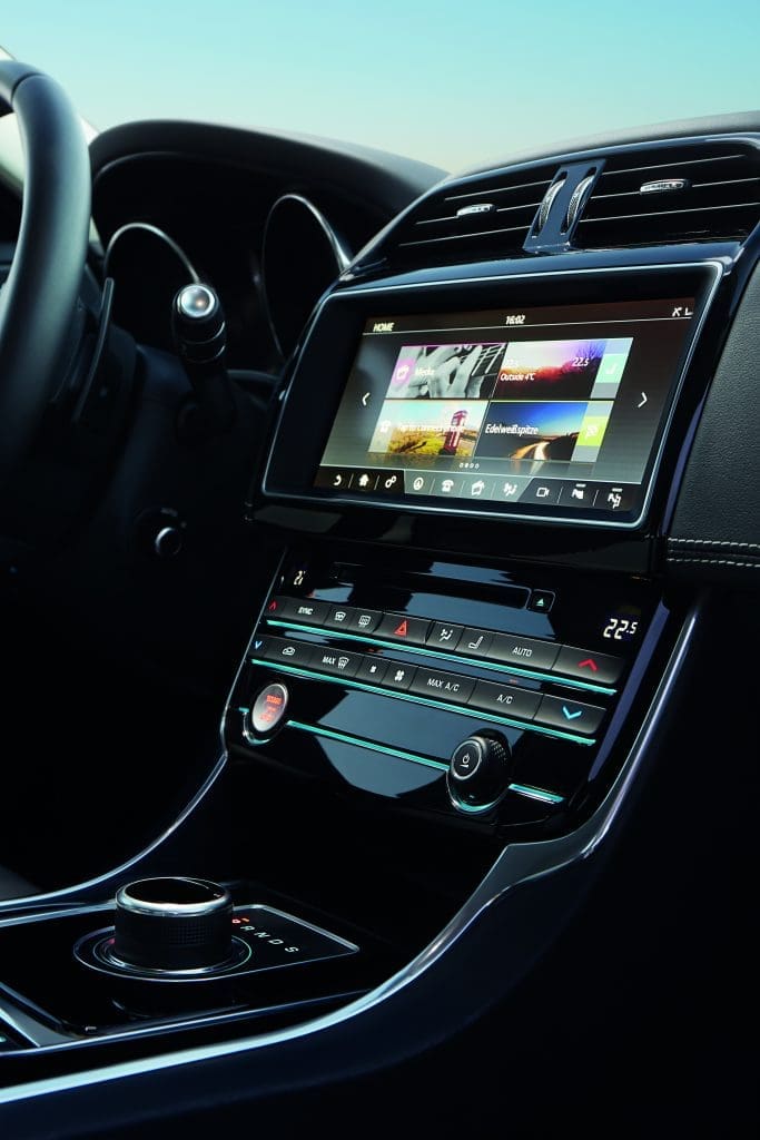 Jaguar XE 