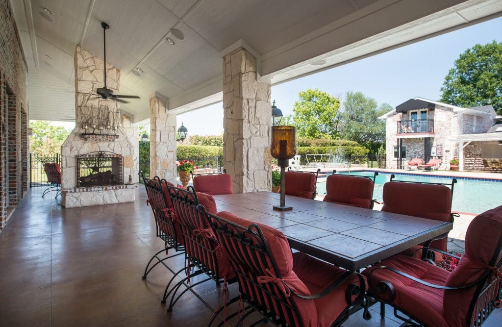 19 Maxwell has world-class outdoor entertainment. 