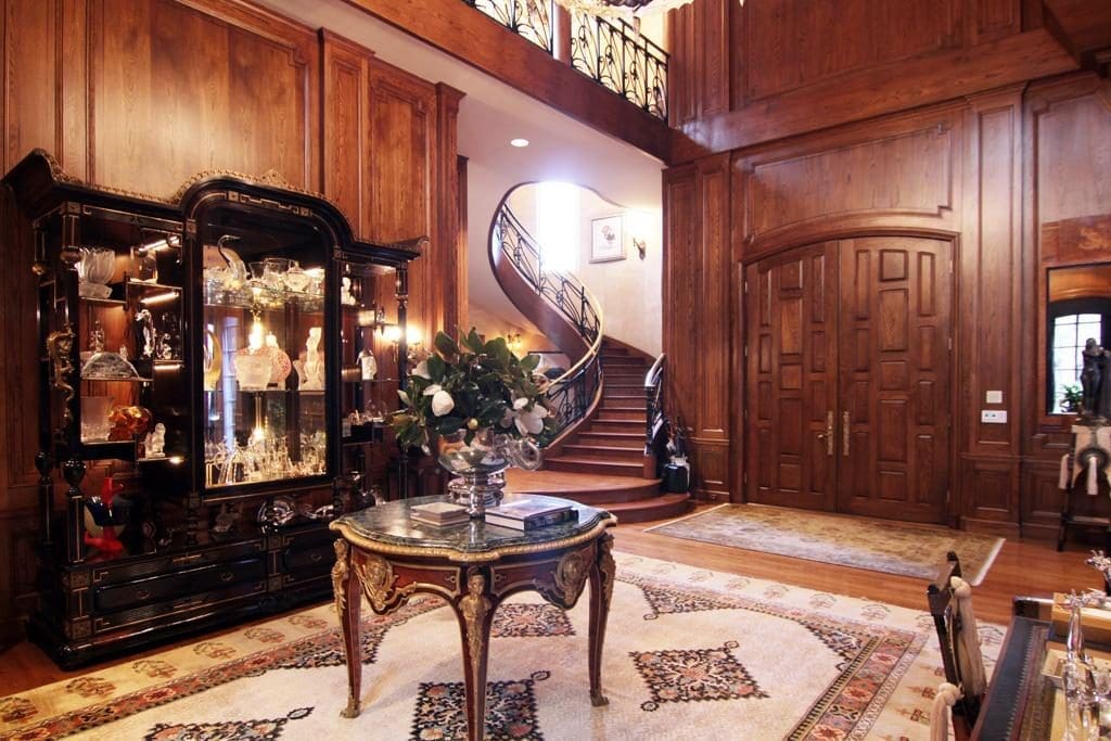 The grand entryway of 2945 Lazy Lane from a real estate brochure in 2011.