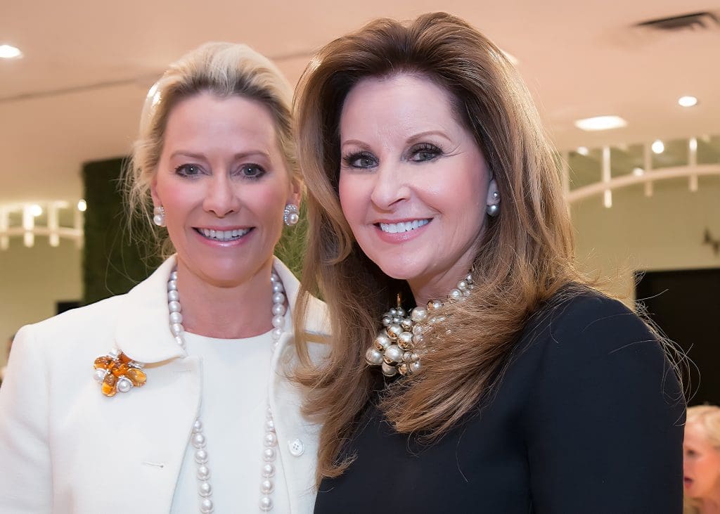 Sarah Perot, Christi Urschel