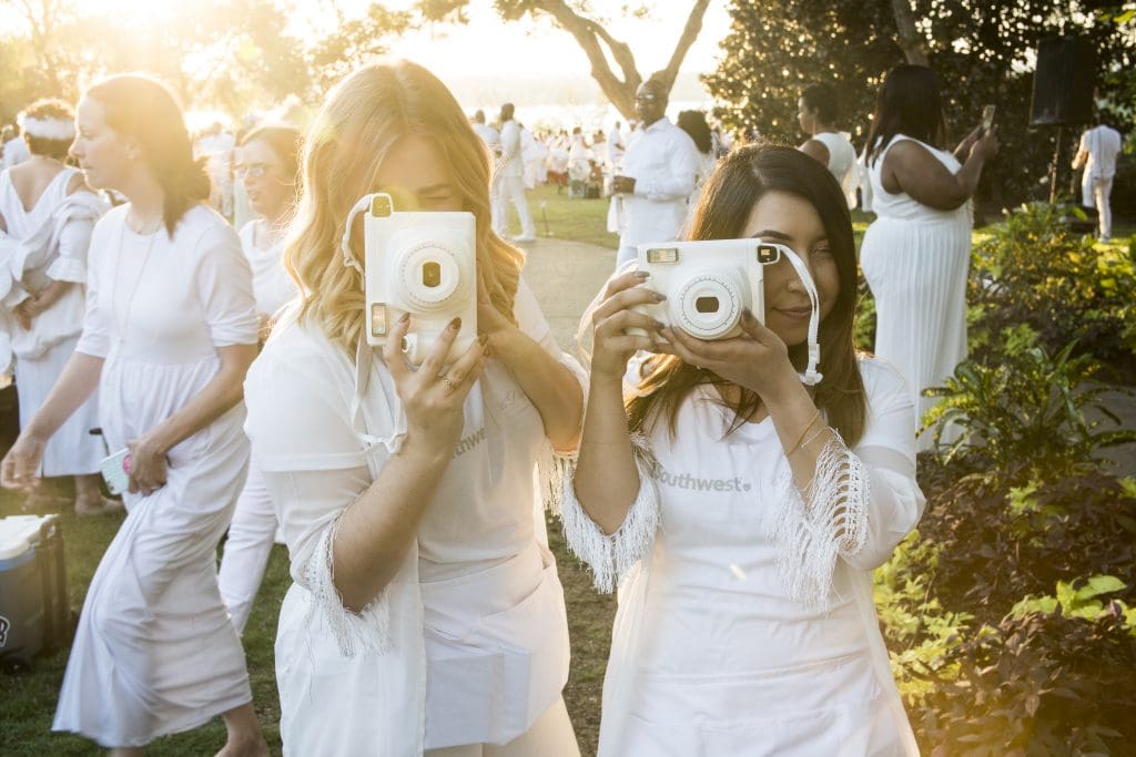 Dallas' third annual Dîner en Blanc was held at the Dallas Arboretum. 