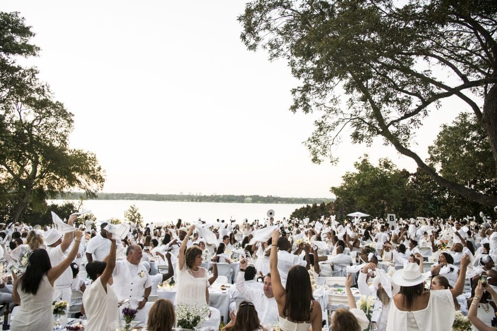 Dallas' third annual Dîner en Blanc was held at the Dallas Arboretum. 