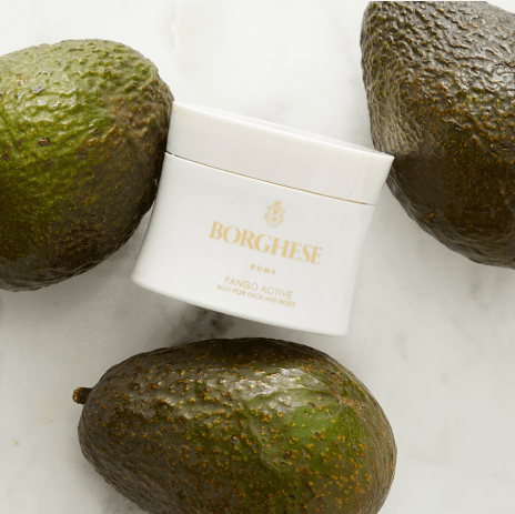 Fango's Acqua di Vita Complex contains a blend of Collagen and Hyaluronic Acid to replenish skin.