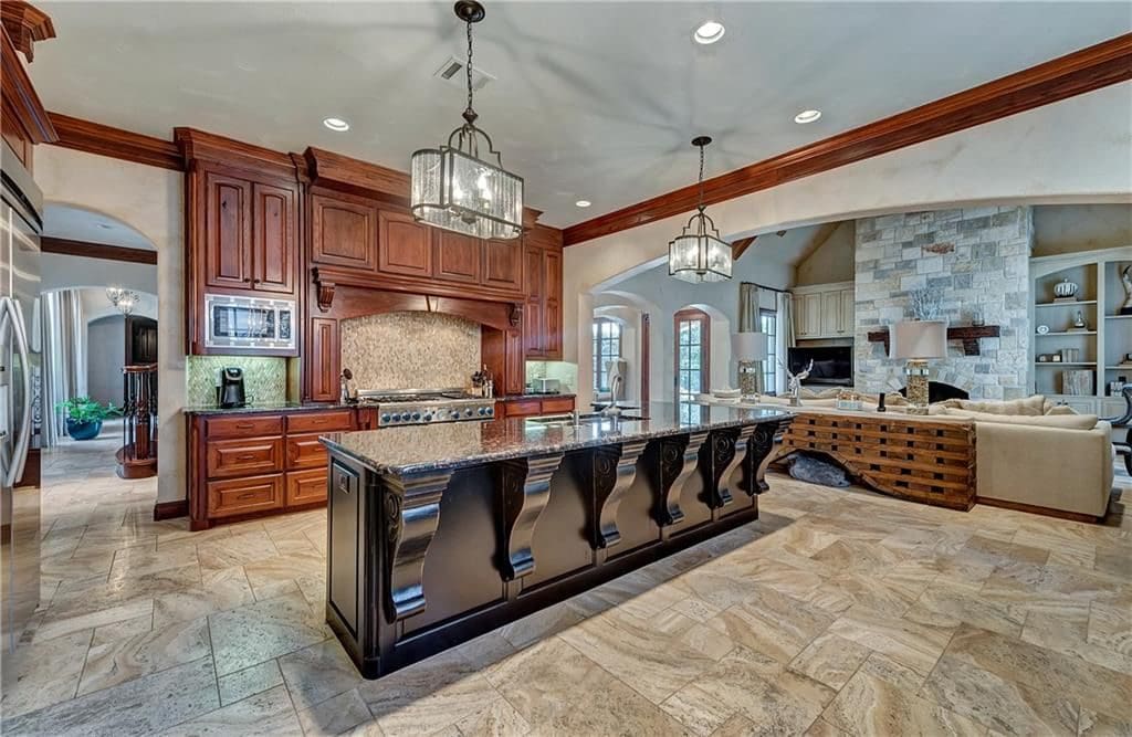 Selena Gomez is selling the luxurious house for half a million less than she paid.