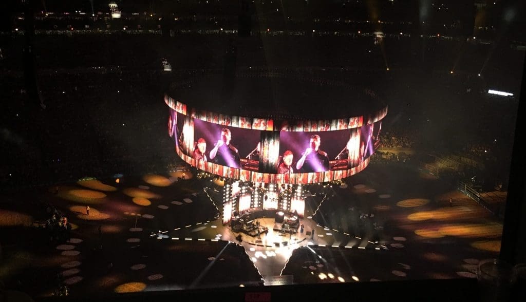 Blake Shelton fought the flu for 68,000 rodeo fans. 