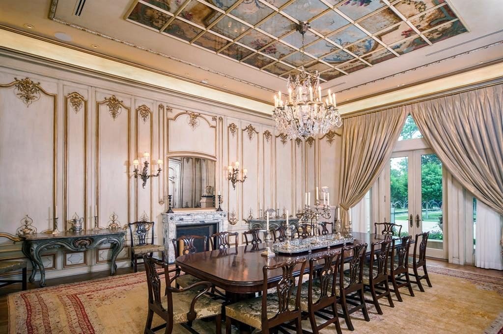 High, meticulously decorated ceilings are an elegant calling card at Chateau Cornarvon.