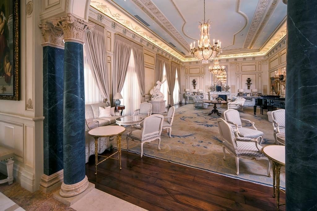 The Chateau Cornarvon wood paneled walls in the living room are gilded in gold.
