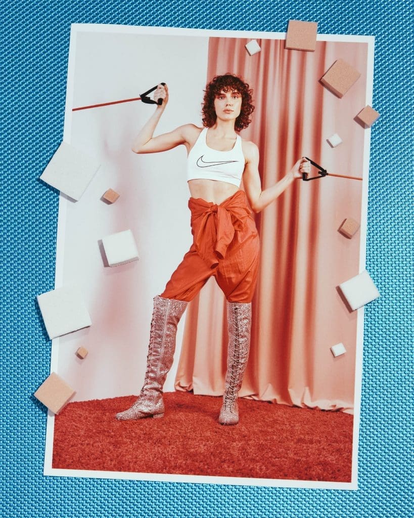 Sporty overalls are in – here we see them tied around the waist as pant. 
