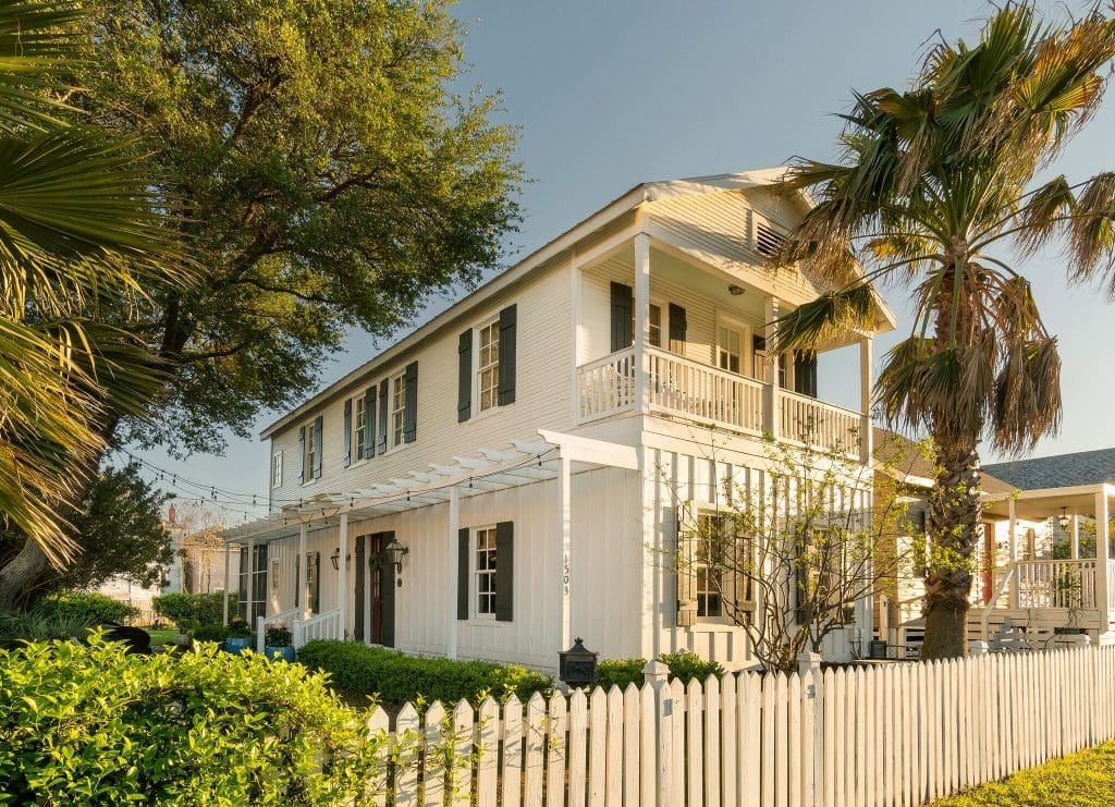 The 1928 Paul and Veska Chushcoff Tenant House is an ideal example of late 19th and early 20th century tenant houses in Galveston. 