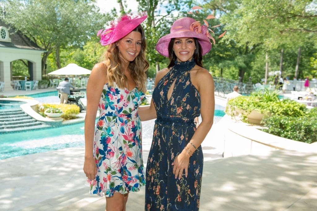 Caroline Walters, Megan Cushing at the 2018 Hats & Horse shoes benefiting Bo's Place. (Photo by Michelle Watson/CatchlightGroup.com)
