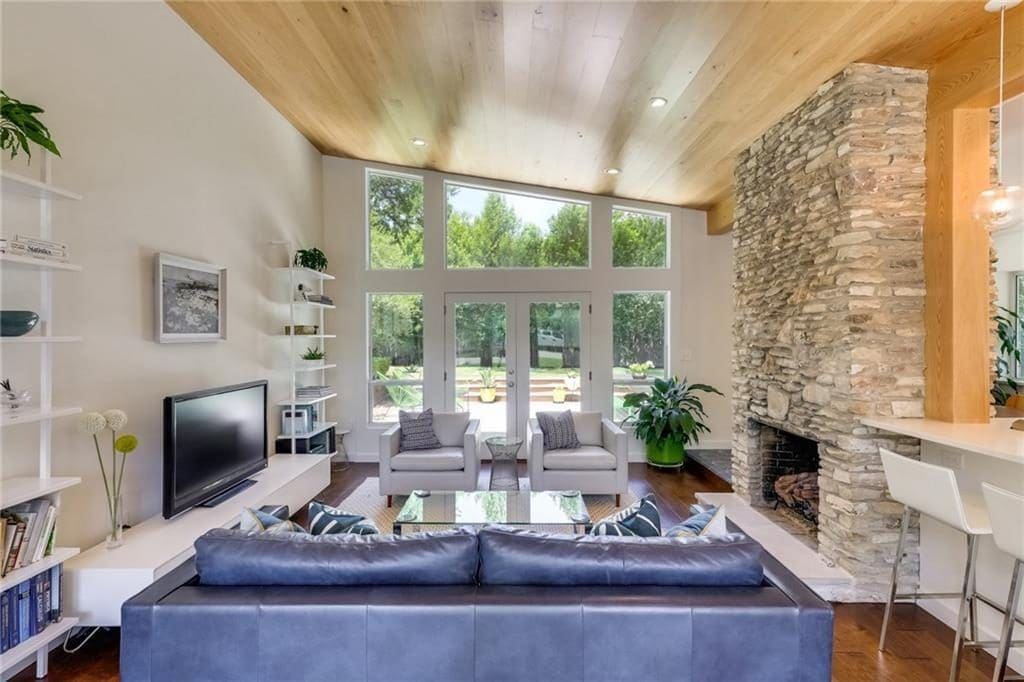 The living room at 416 Ridgewood stays true to A.D. Stenger's midcentury design.