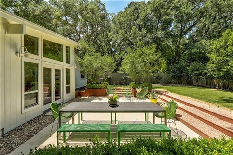While the house may be small by the mega standards of today, 416 Ridgewood has a charming outdoor space.