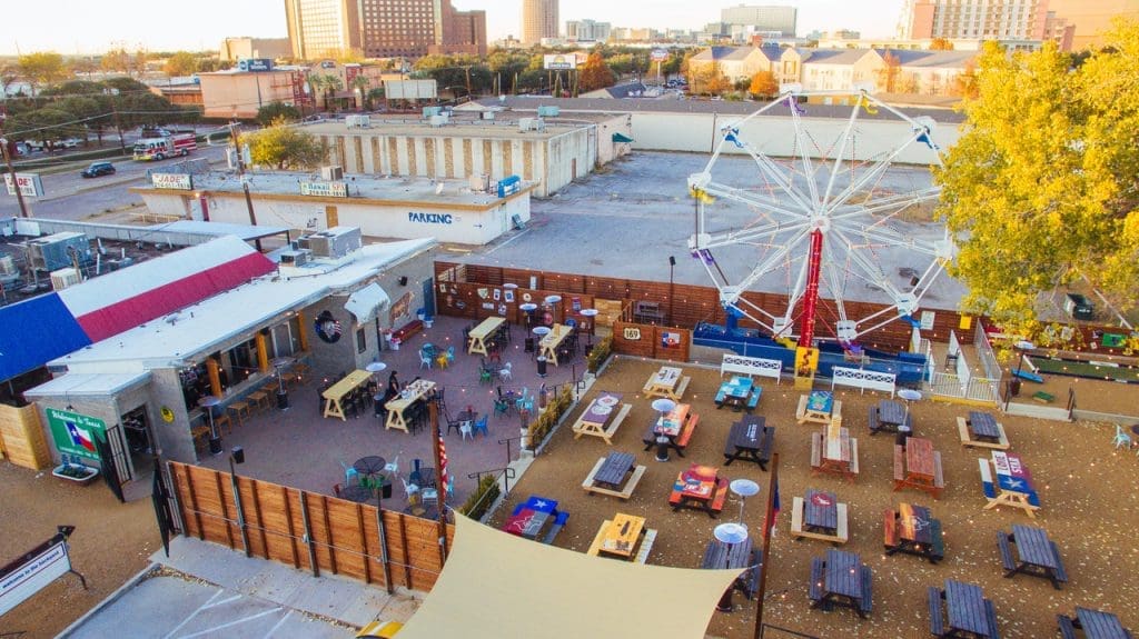 Ferris Wheeler 12-11: Exterior patio