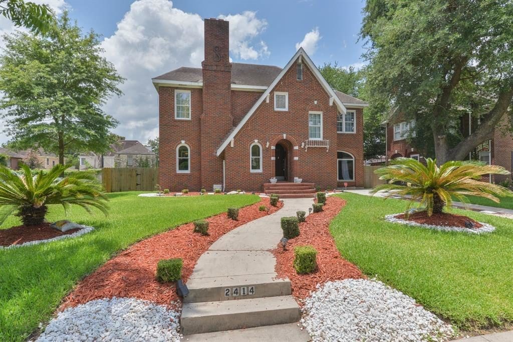 Beyonce’s First Home On Sale for $500,000 in Houston: Mathew and Tina Knowles Originally Bought it for $64,000 — Step Inside a Den of Music History