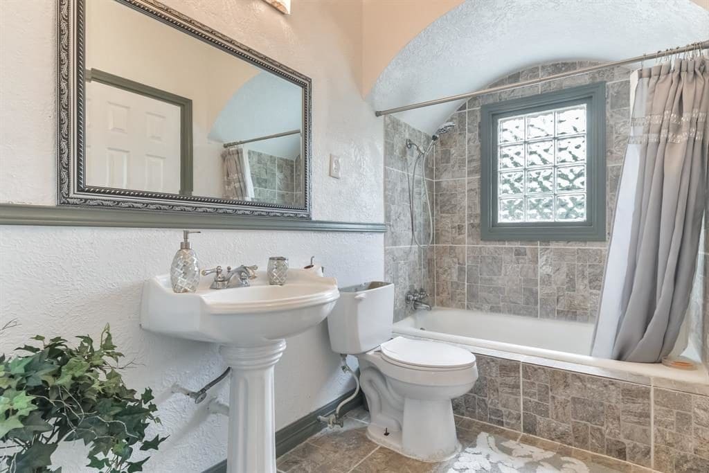 The home features three bathrooms. 