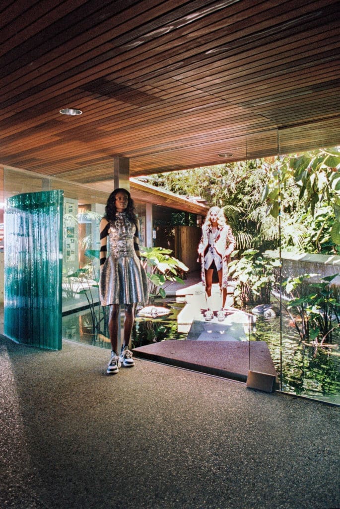 Many elements contributed to the indoor-outdoor feel.  (Photo by Enmi Yang )