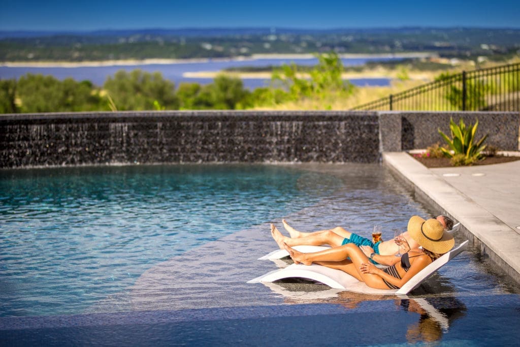 Who doesn't want to live the lake life?