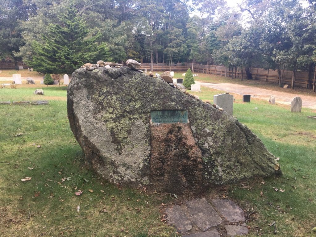 Jackson Pollock's monument, a 50-ton boulder sourced from the area, caps a hill at the back of Green River Cemetery. Its dramatic size serves as a fitting tribute to the talent whose paint splatters and drips launched Abstract Expressionism. 