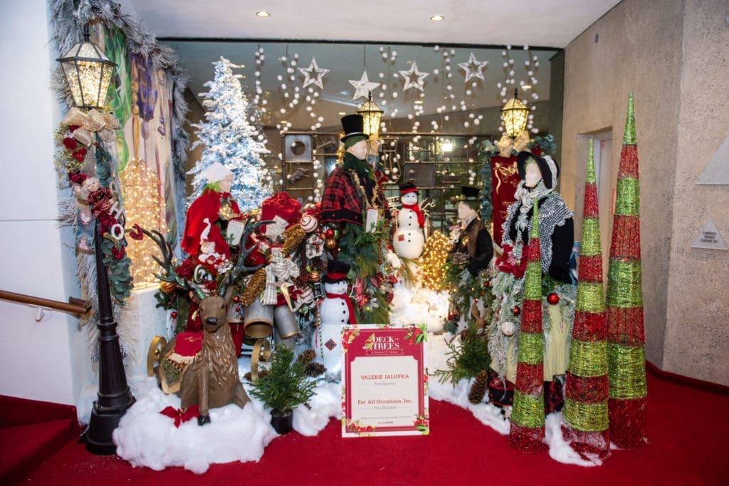 Houston’s Unexpected Christmas Tree Wonderland — This Theatre Goes All Out: The Holidays Are Right Up This Alley