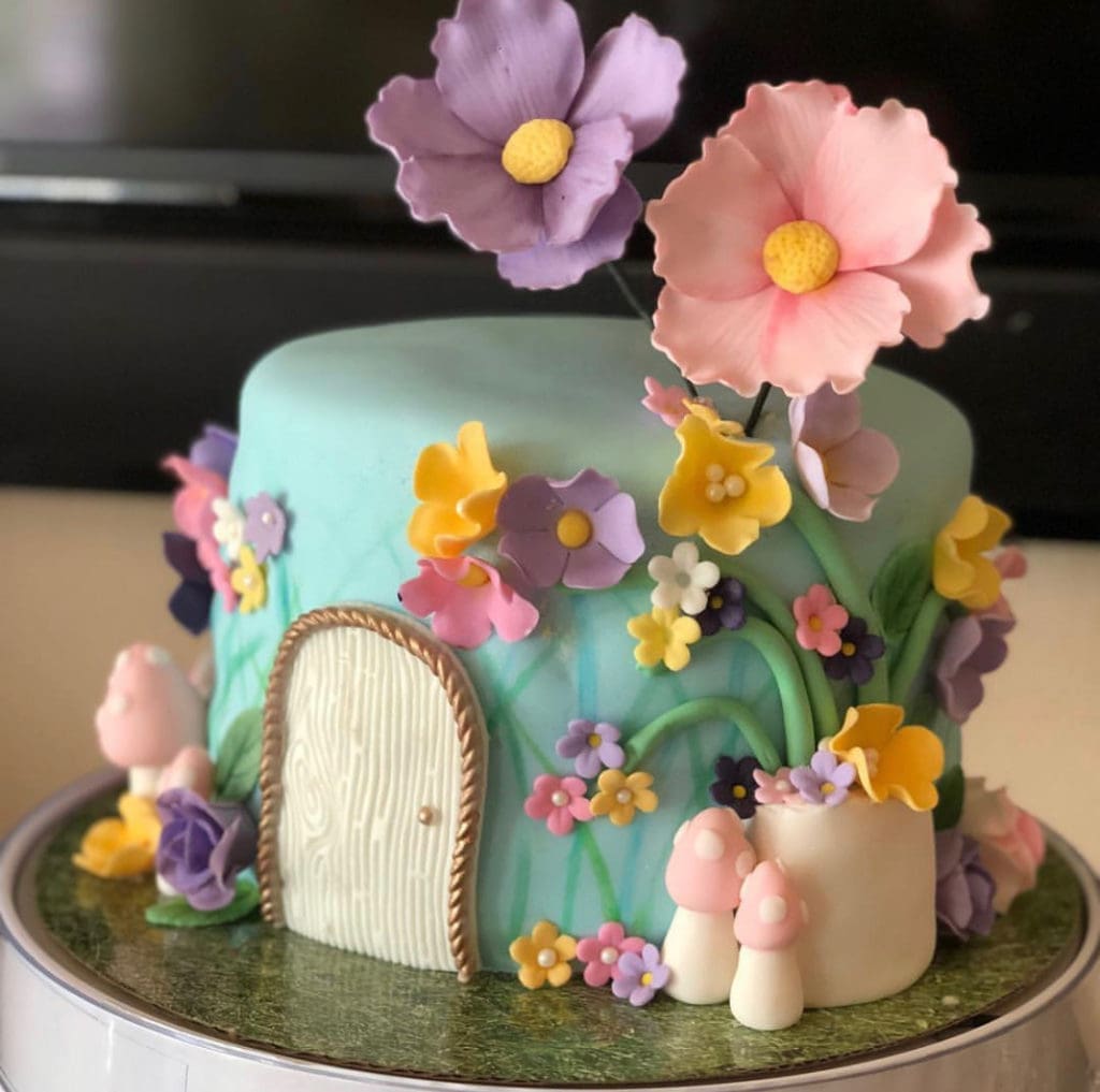 Custom-made cakes can be ordered at the bakery.