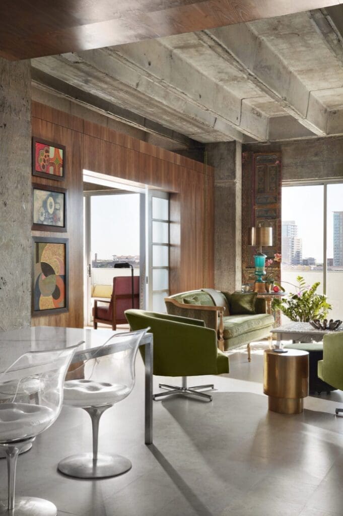 Artist Pam Nelson's apartment was architect George Dahl's former studio. Bentley Tibbs did the interior design. (Photo by Lisa Petrole.)