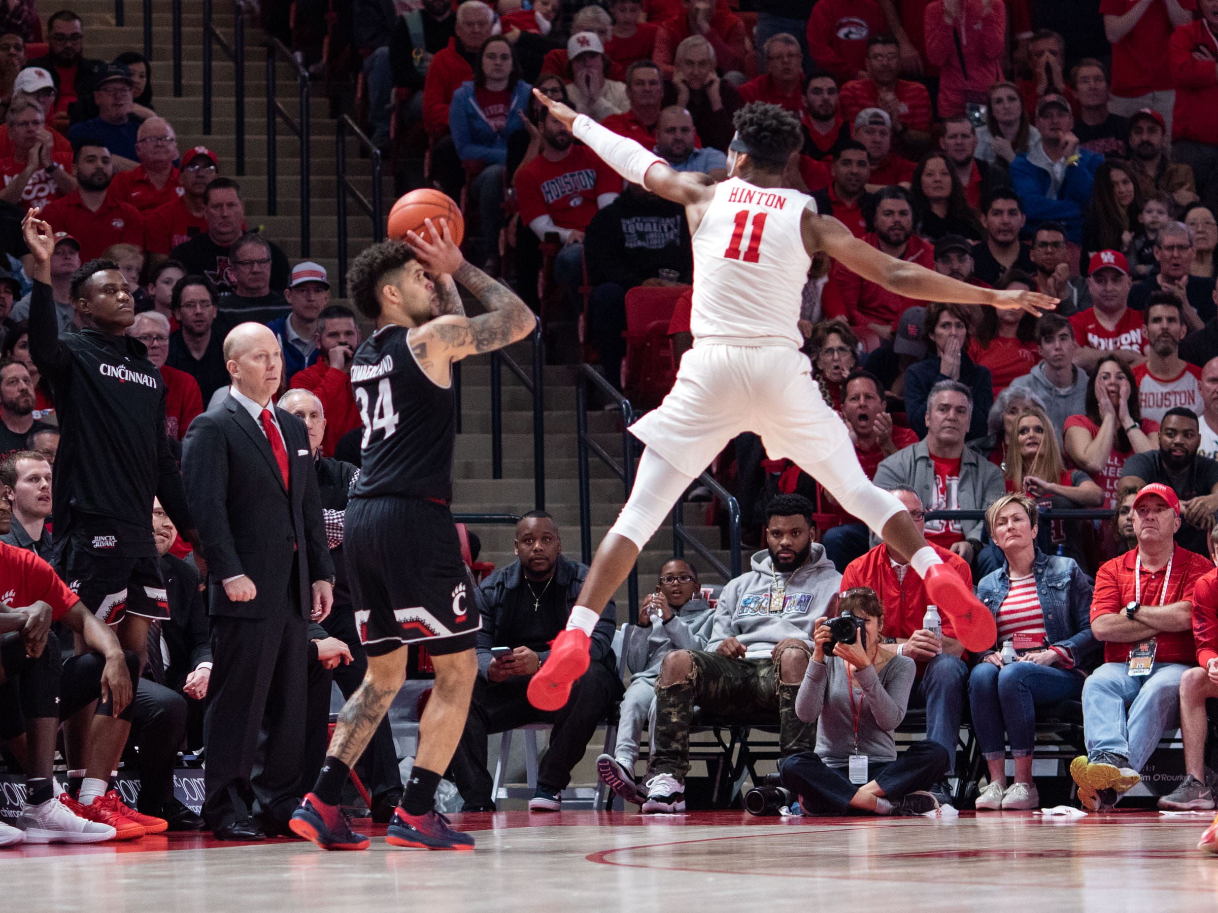 Kelvin Sampson's Houston team prides itself on contesting every shot. Nate Hinton will jump to make it happen.