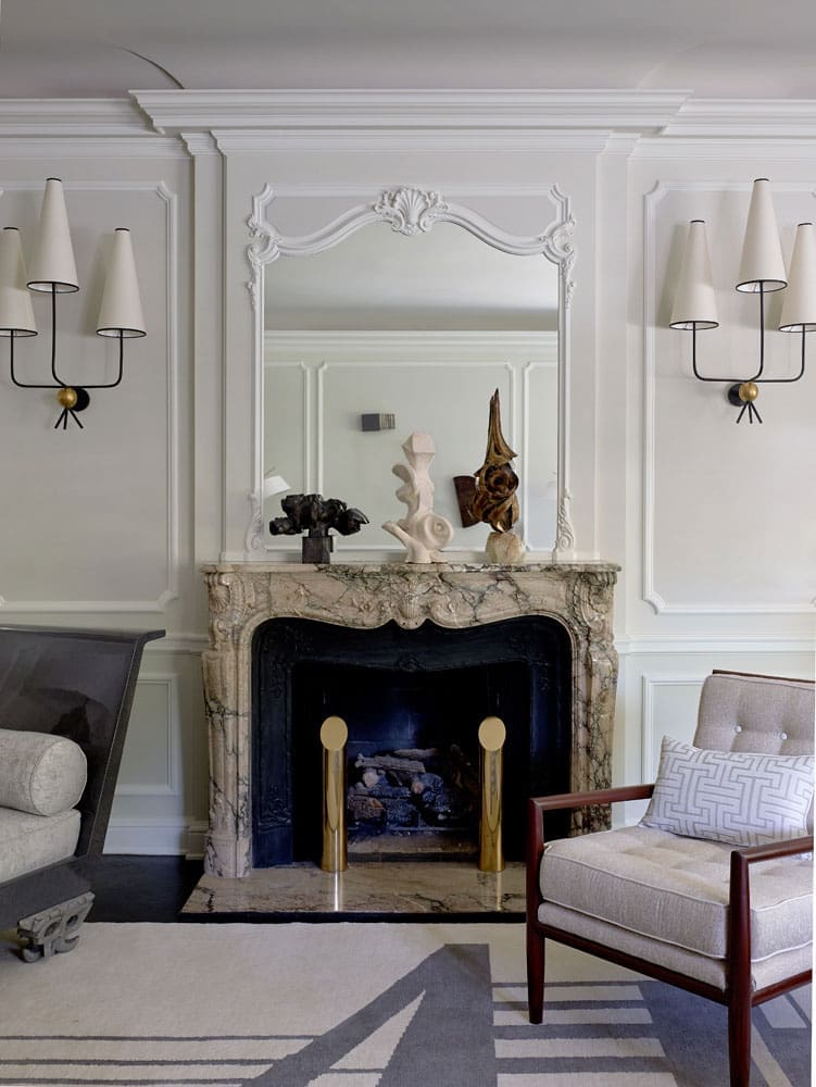 In Los Angeles, a living room with T.H. Robsjohn-Gibbings arm chair. Custom Nepalese wool rug designed by Deniot.