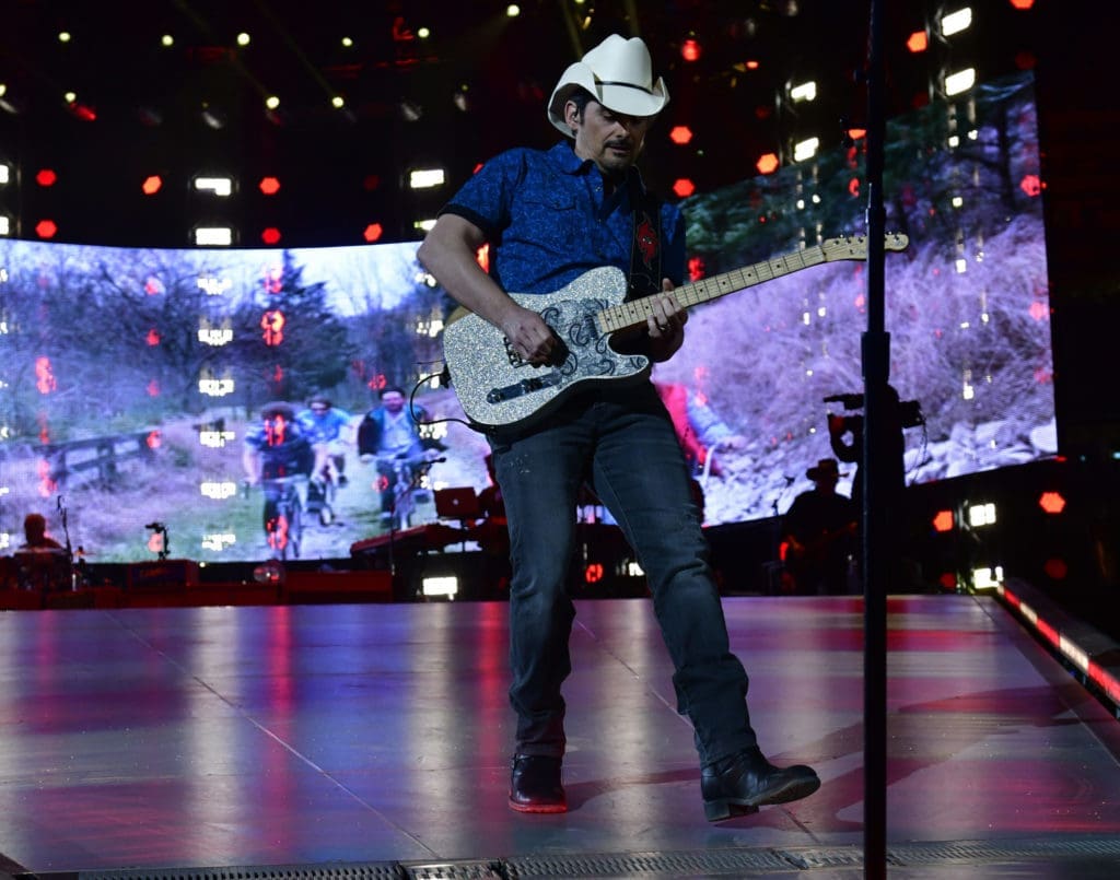 Brad Paisley Steals a Girl’s iPhone at Houston Rodeo, Scrolls Through the Pics and Captures an Entire City’s Heart