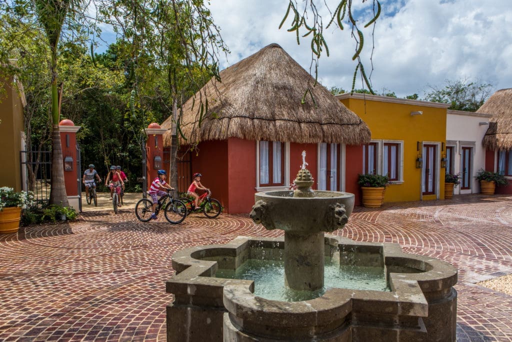 El Pueblito offers authentic Mexican shopping and a cozy village feel (Photo Courtesy of Mayakoba) 