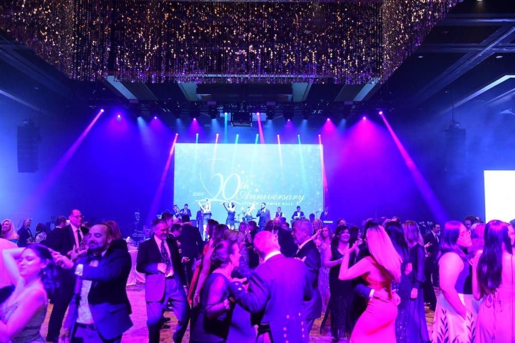 The crowd goes wild for Professor D at the 20th anniversary Houston JDRF Promise Ball in 2019. (Photo by Daniel Ortiz)