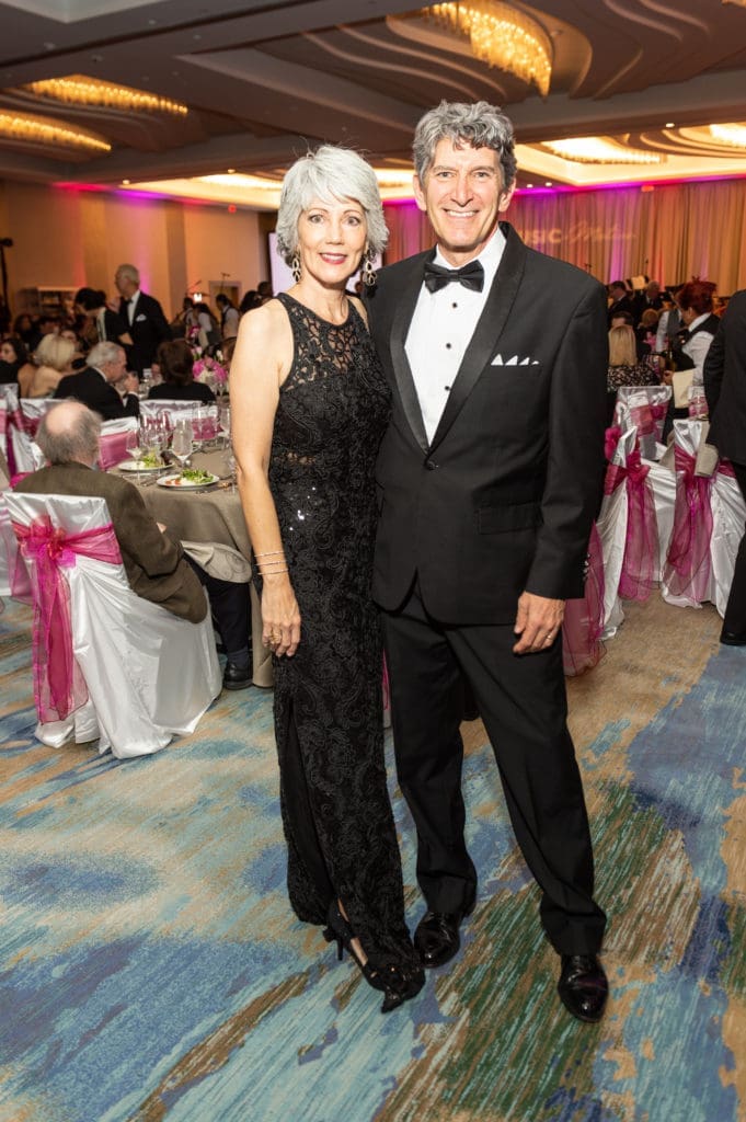 Leslie & Harry Hadland at the Virtuosi of Houston gala. (Photo by Fulton Davenport/PWL Studio)